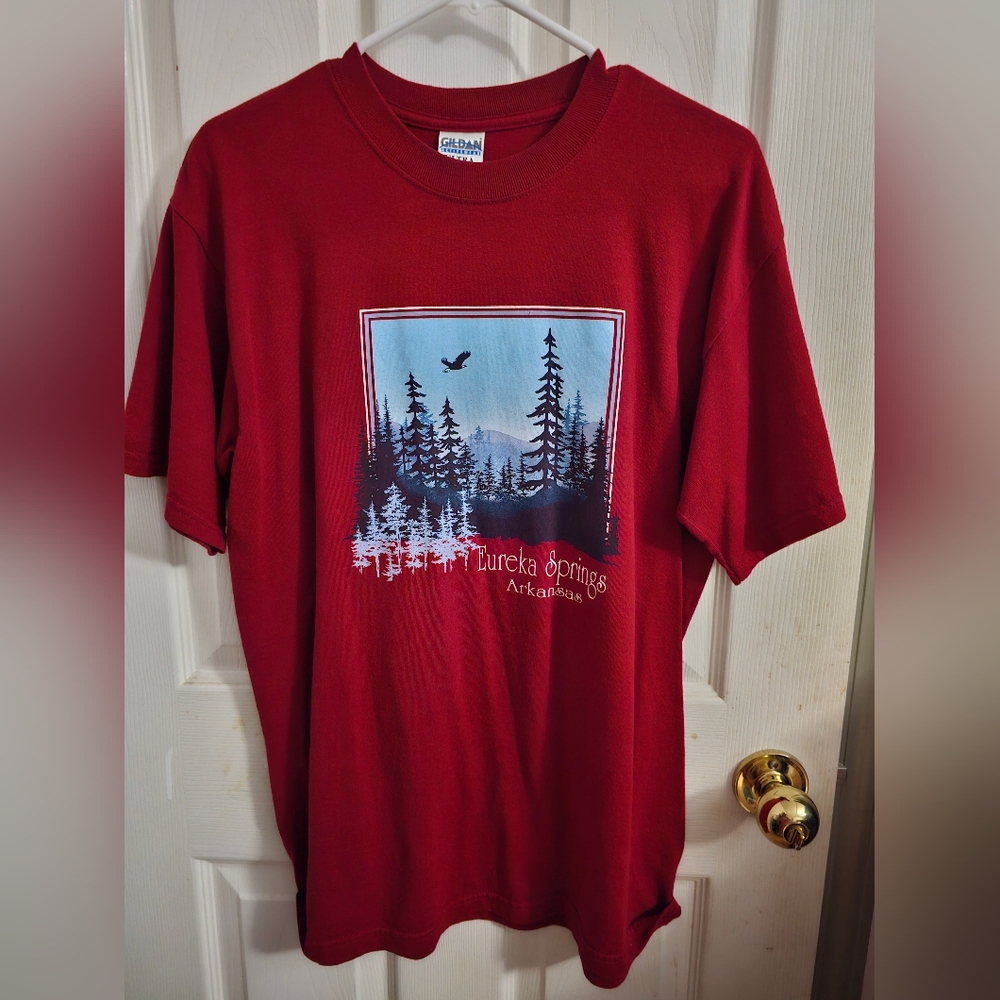 Eureka Springs Red Graphic Unisex T-Shirt